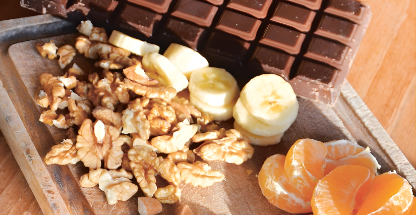 Choco-fruits maison : une activité gourmande facile à faire avec les enfants